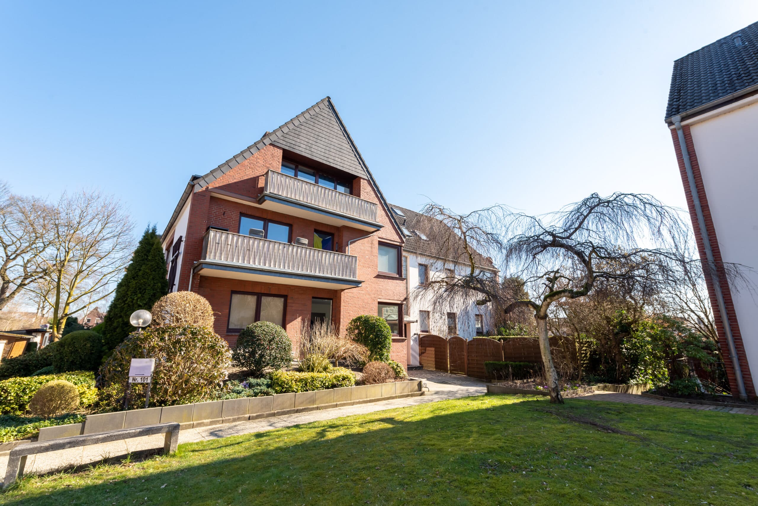 Tippgeber | Rotverklinkertes Mehrparteinenhaus