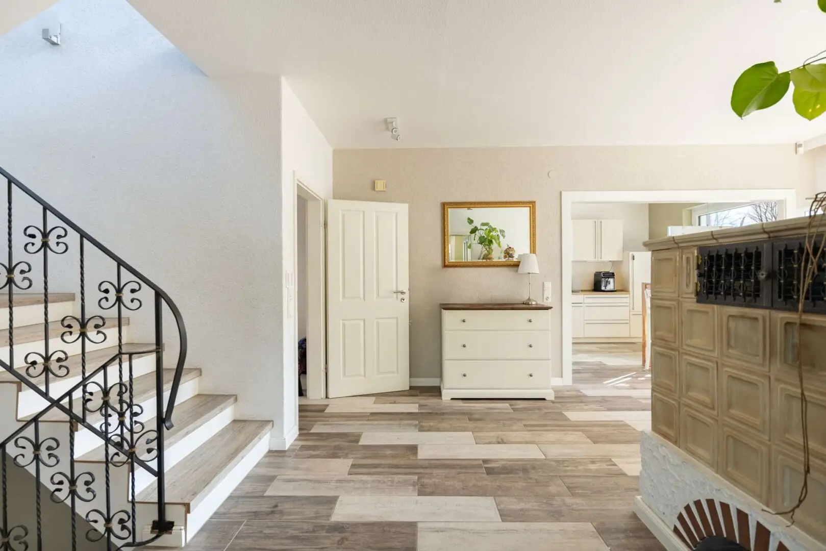 Flur (Sicht aus Wohnzimmer)