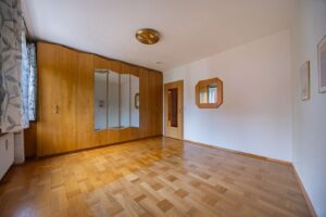 Schlafzimmer 1