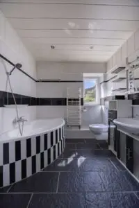 Badezimmer EG