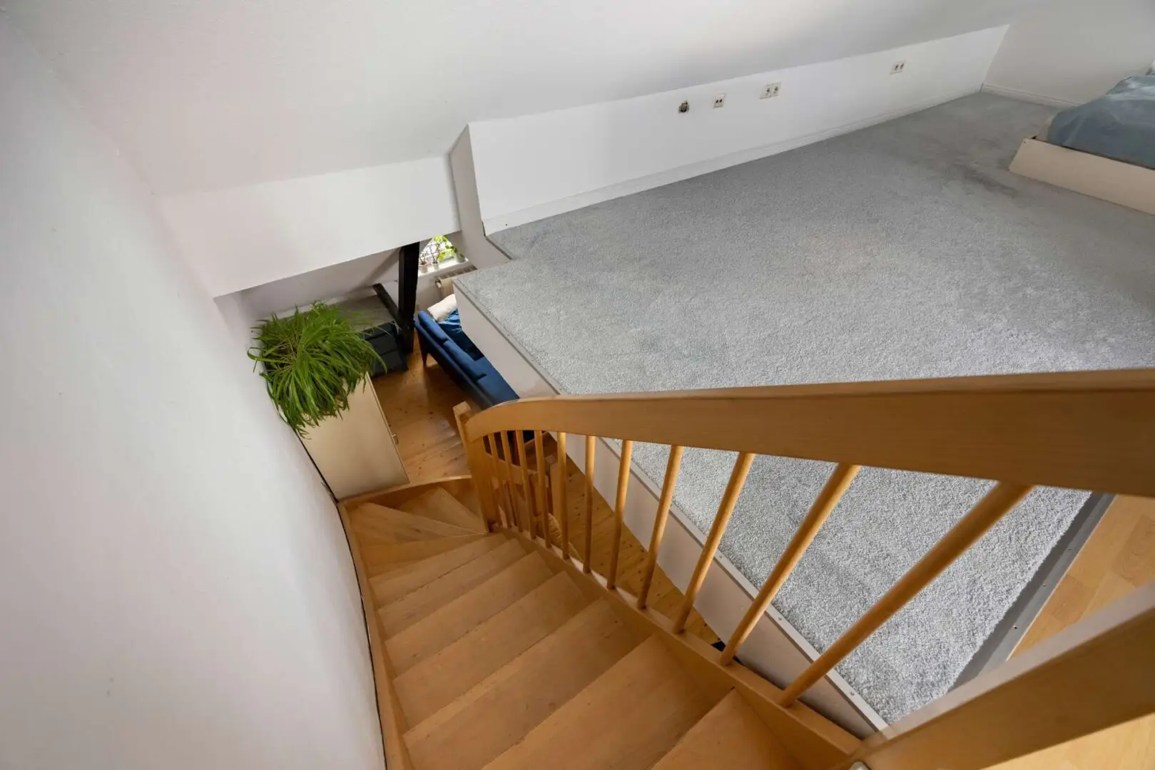 Treppe Spitzboden/ DG