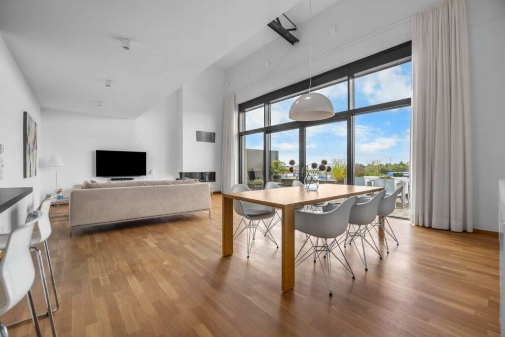 Wohnzimmer mit Essbereich